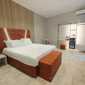 https://crystal-domus.it-romehotels.com